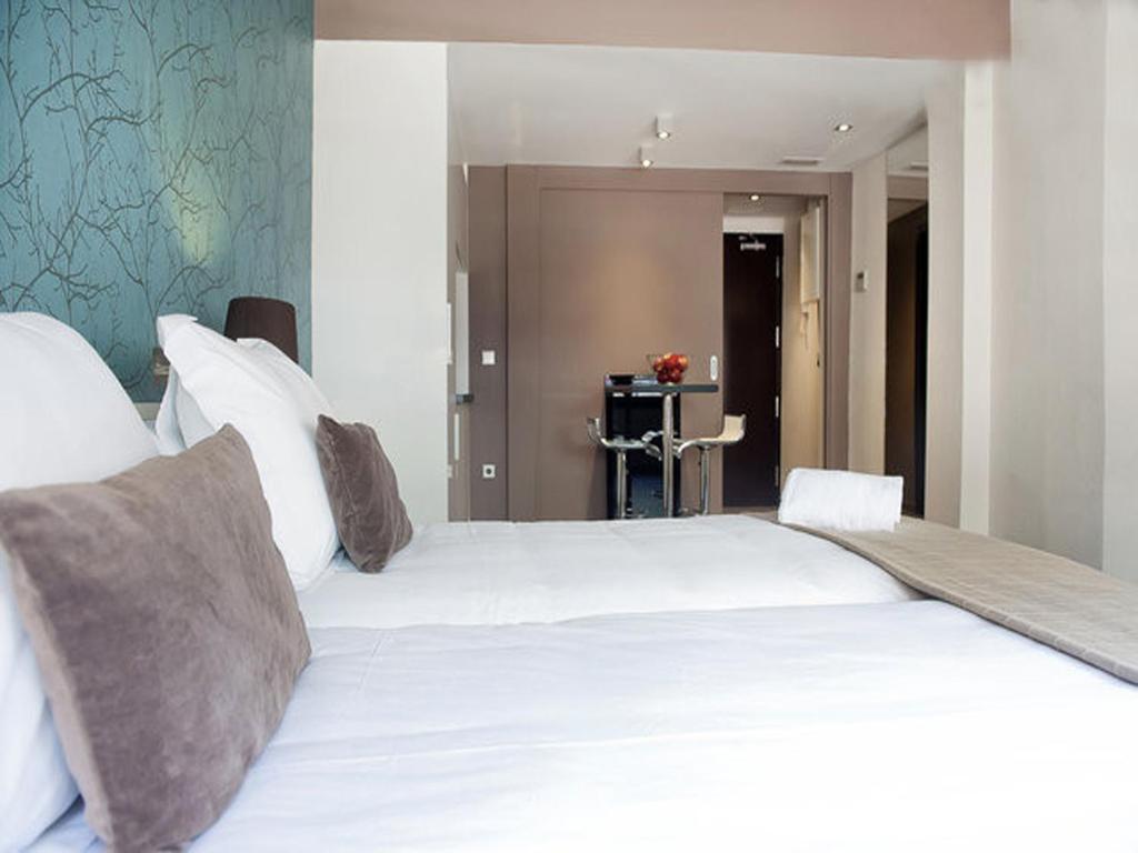 Barcelona Fifteen Central Aparthotel Rum bild