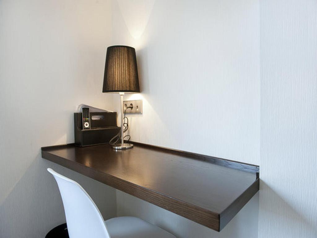 Barcelona Fifteen Central Aparthotel Rum bild