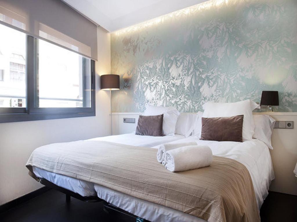 Barcelona Fifteen Central Aparthotel Rum bild