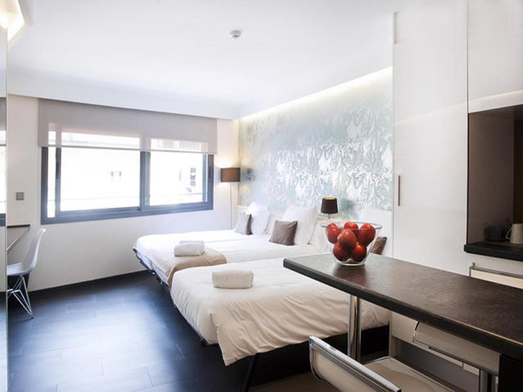 Barcelona Fifteen Central Aparthotel Rum bild